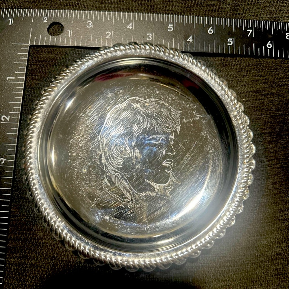 Elvis metal tray. Cute vintage tray. Can be used as ashtray or trinket holder.